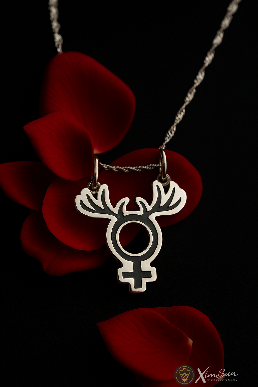 Collar Símbolo Cuckquean – Confianza y Poder  – Elegancia Única