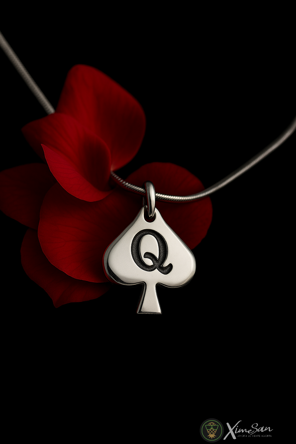 Dije Reina de Picas – Poder y Seducción