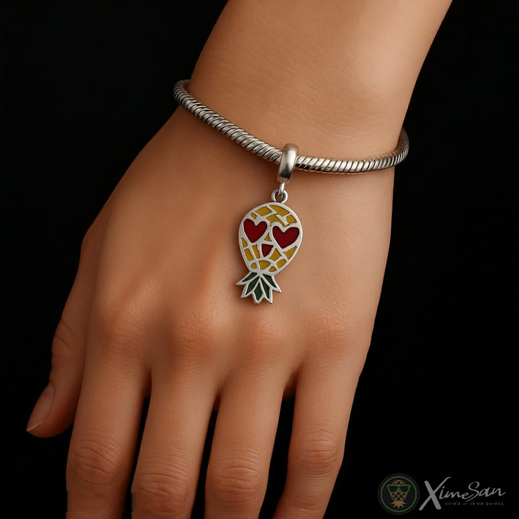 Charm Piña Swinger con Corazones